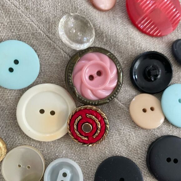 Vintage 164 Lot of Spare Buttons Metal Pastel Rhinestone Crest Assortment - Picture 9 of 13